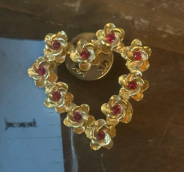 Vintage gold tone Loving Rose tac pin - Image 3