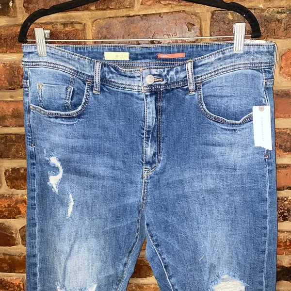 NWT Anthropologie Pilcro Distressed Blue Denim Slim Boyfriend Crop Jeans Size 32 - Image 3