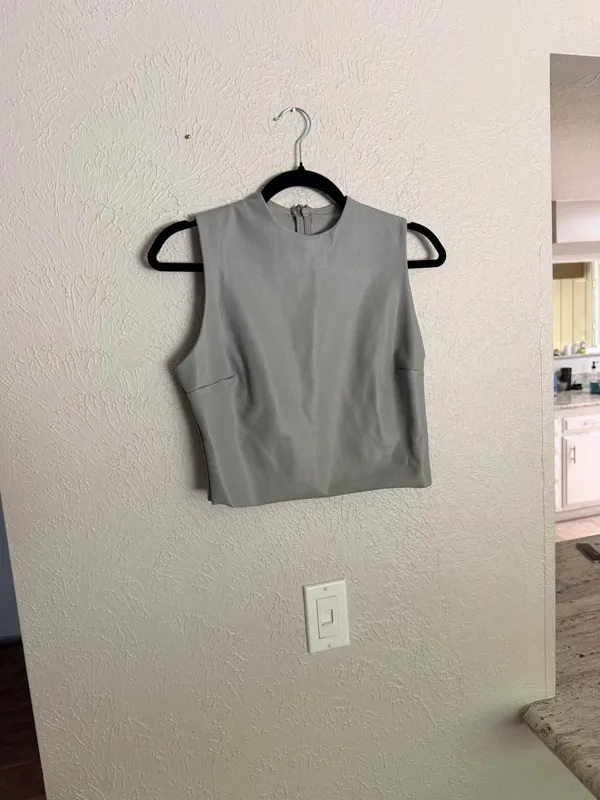 Skims faux leather gray matte sleeveless crop top L - Image 9