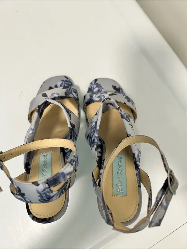 Betsey Johnson Blue Floral Heeled Sandals Size 6M - Image 8
