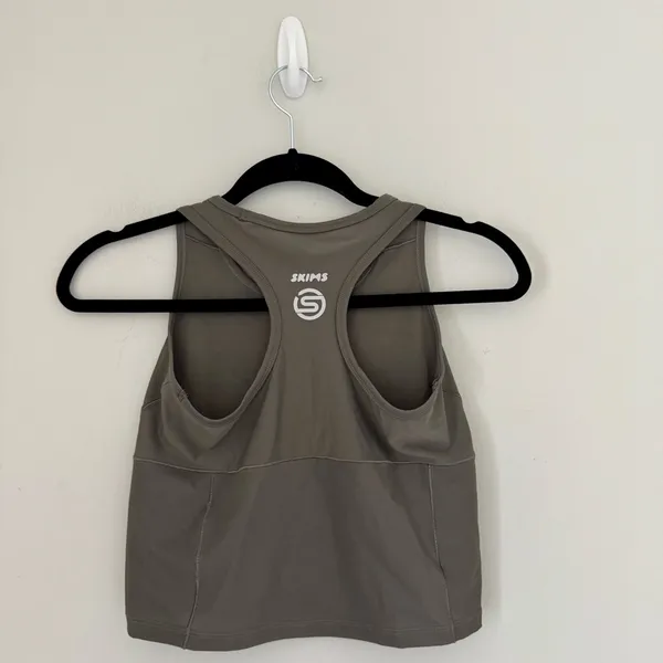 SKIMS Performance Racerback Tank Gunmetal - Image 7