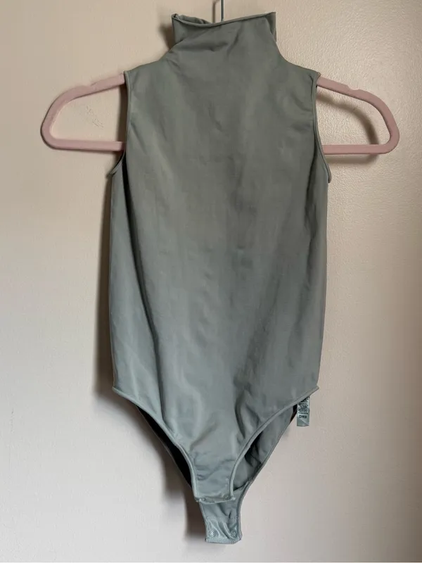 Skims Essentials Seamless Mock Neck Bodysuit Light Grey/Stone Size XXS/XS - Image 2