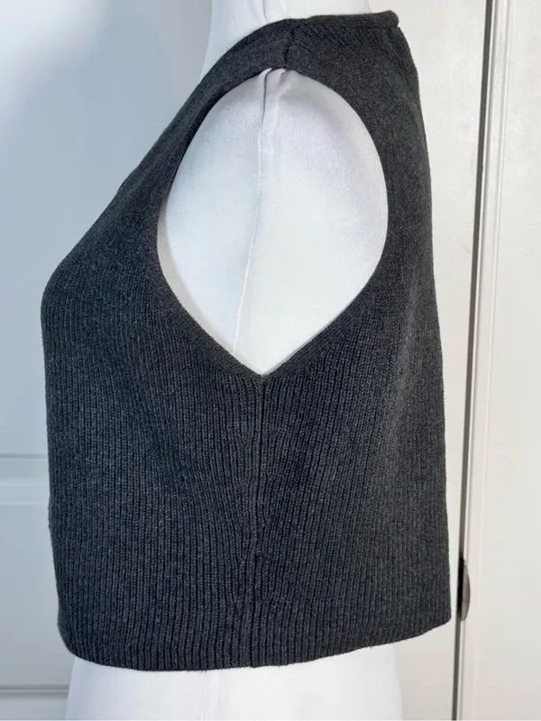 Universal Threads Sweater Vest M Grey Ribbed Button Front 90s Minimalist Preppy - Image 5