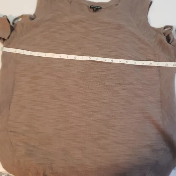 Express tan cutoutlightweight sweater - Image 6