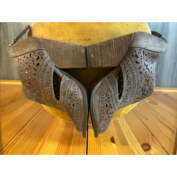 Not Rated Size 8 Santana Laser Cut Bootie Platform Peep toe Pump Sandals - Image 5