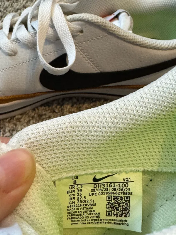Nike Sneakers - Image 3