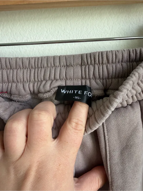 White Fox Offstage Sweatpants Moon Taupe Oversized Joggers XS Pockets Logo - Image 3