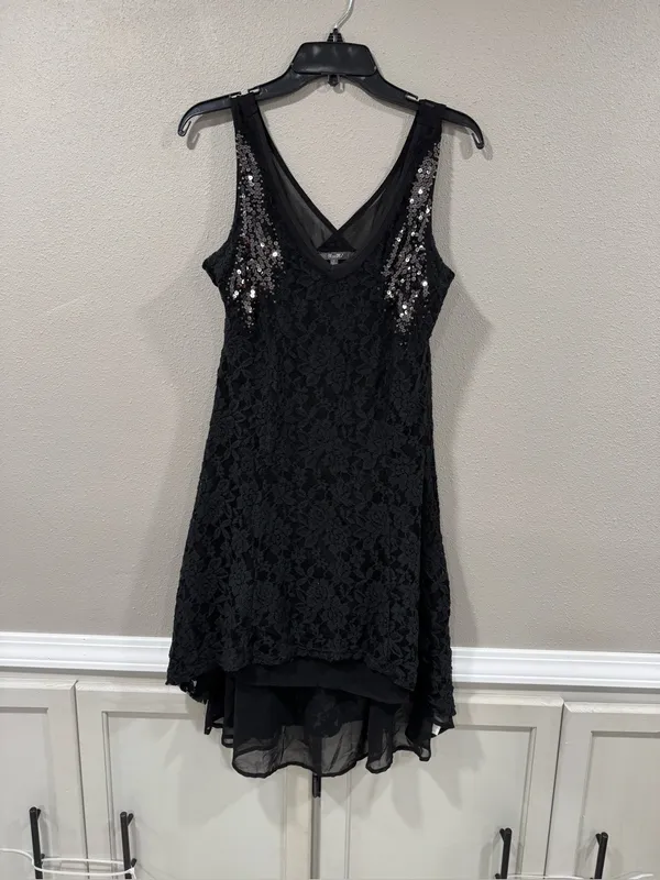Miss Me Black Lace Sleeveless V-Neck Dress with Sequin Accents - Image 2