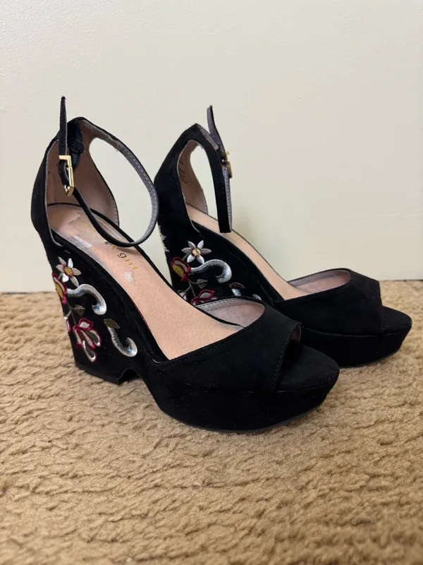 Madden Girl Warner Embroidered Wedge Sandals Size 7 - Image 2