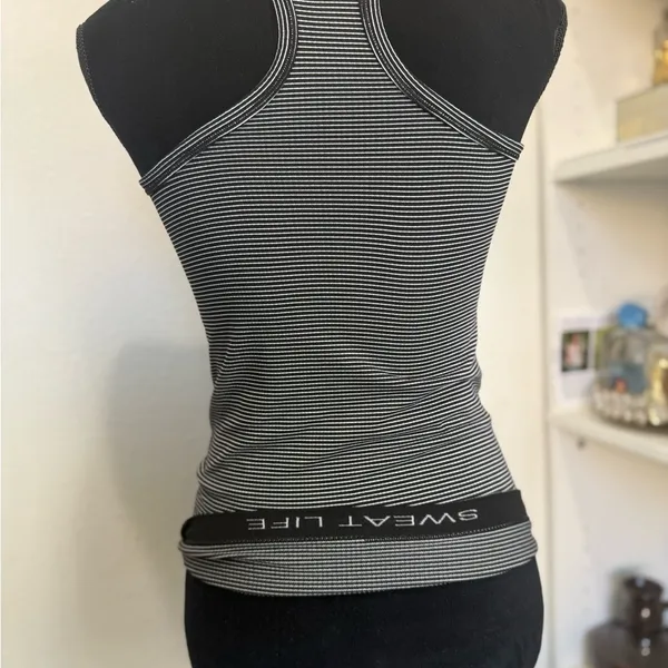 Lululemon Run Swiftly Tech Racerback Stripe top size 4 - Image 6