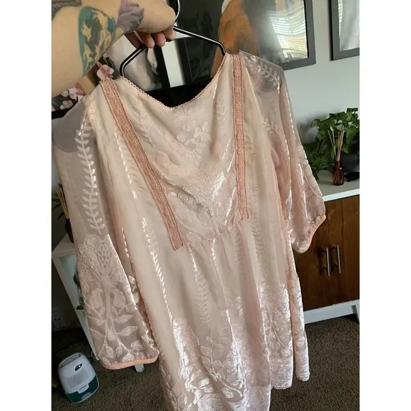 Short‎ pink season wind dress size medium - Image 5