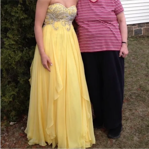 Sherri Hill Size 8 Yellow Prom Homecoming Dress. - Image 4