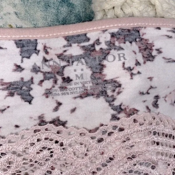 Ann Taylor floral tank top size medium - Image 3
