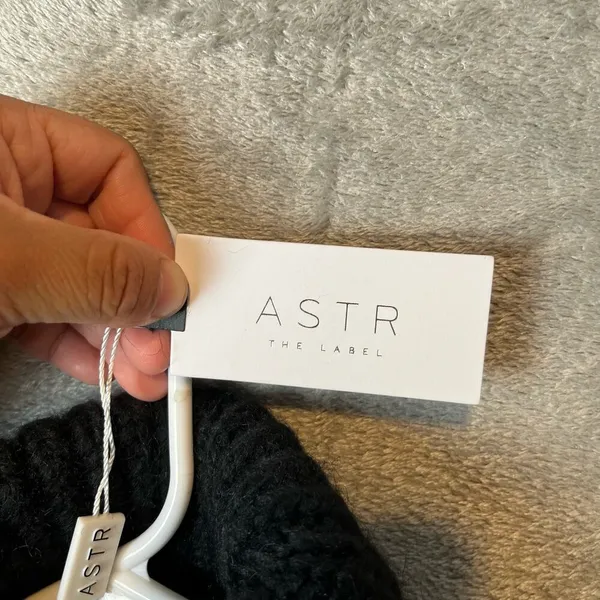 Astr The Label‎ Sz Small Lynn Embellished Cold Shoulder Turtleneck Sweater New - Image 7