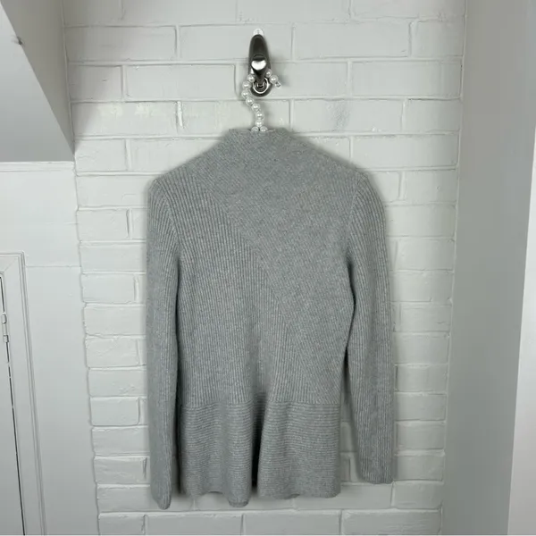 Saks Fifth Avenue Grey Ribbed Cashmere Knit Sweater Size M - Image 13
