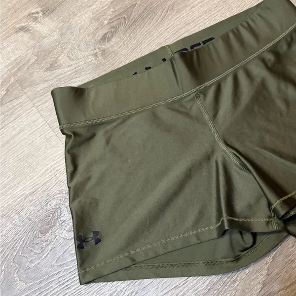 •UNDER ARMOUR• OLIVE GREEN SHORTS - Image 3