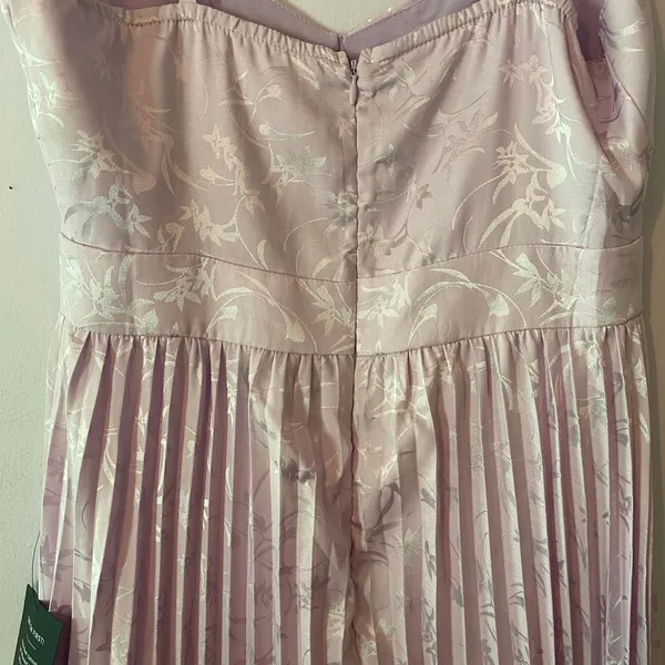 NWT Lulus Lavender Purple Satin Pleated Floral Midi Dress Women's size Medium - Image 7