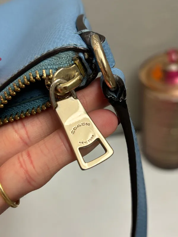 Authentic Coach Baby Blue Crossbody Bag - Image 11