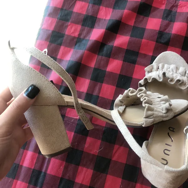 Unisa Ruffled tan heels - Image 7
