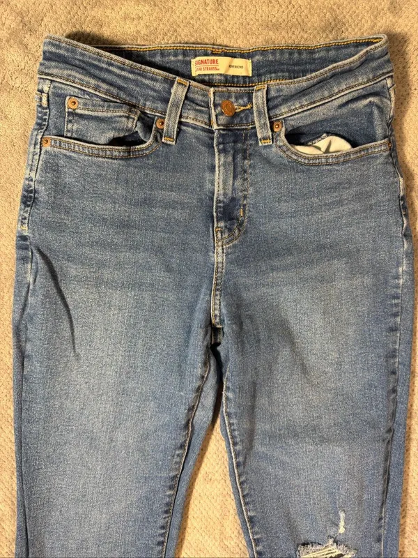 Signature by Levi Strauss Boyfriend Jeans Womens 6/28 Distressed Cuffed Stretch - Image 5