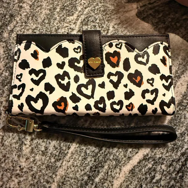 Betsey Johnson Leopard Heart Print Wristlet Wallet Detachable Strap NWT - Image 3