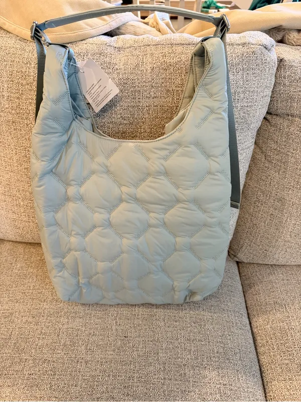 Lululemon Quilty Pleasures Shoulder Bag 14L pelican sold out online NWT - Image 9