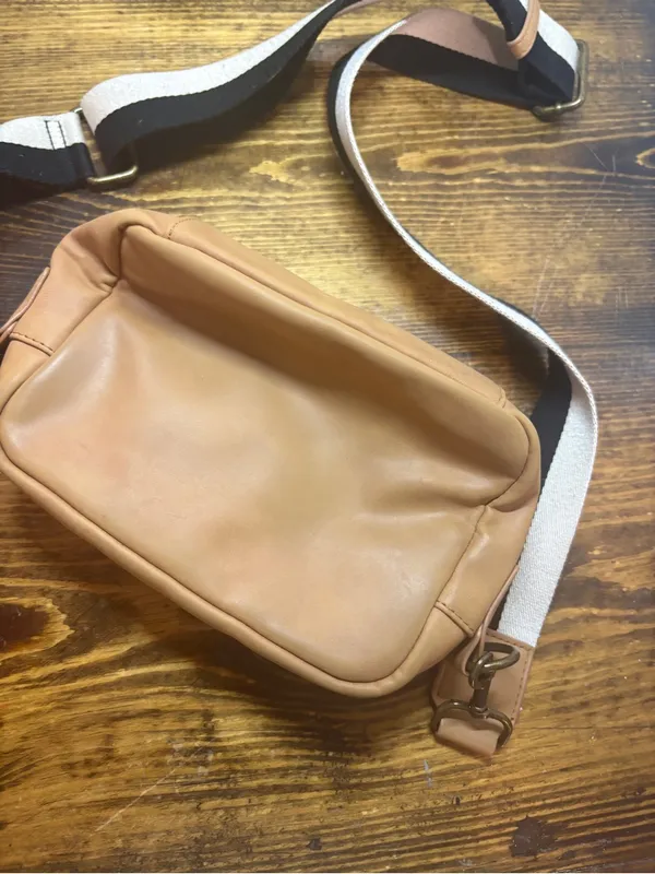 Universal Thread‎ Tan Crossbody Purse - Image 3