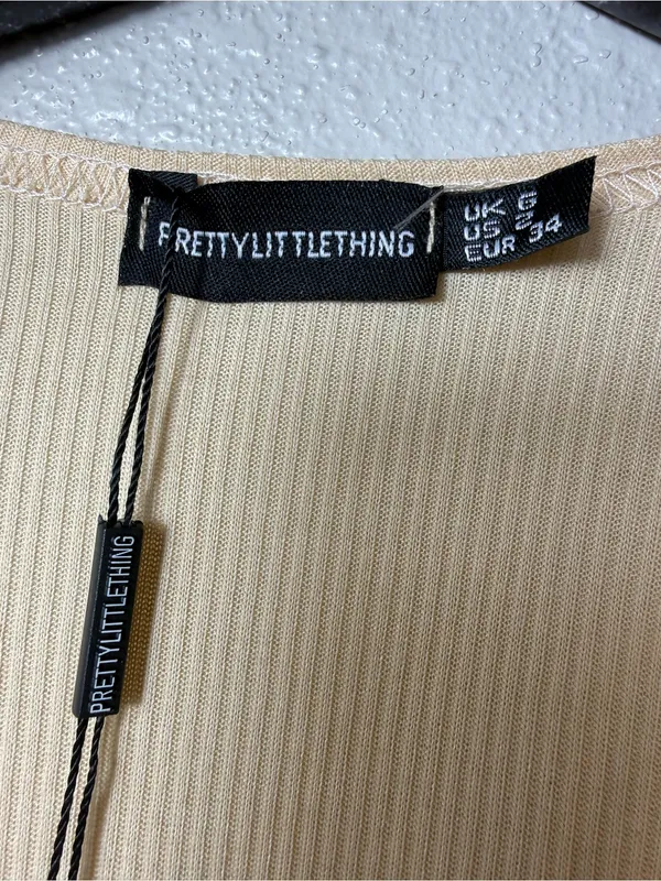 Nwt PrettyLittleThing Beige Ribbed Tie-Front Crop Top‎ Size 2 - Image 4