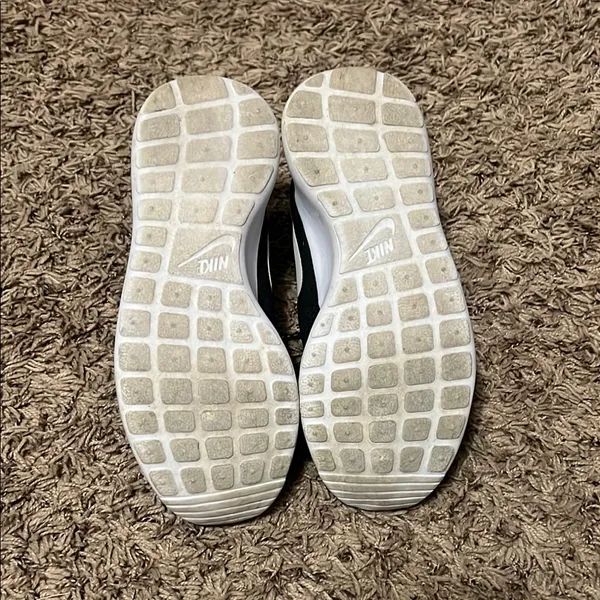 Nike Black and White Sneakers with Sleek Design - Image 6