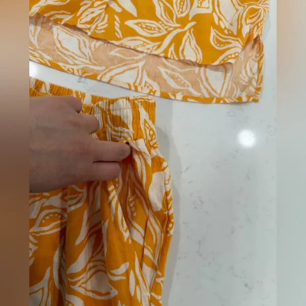 Panama Jack Women's Mustard and White blouse y pants - Image 8