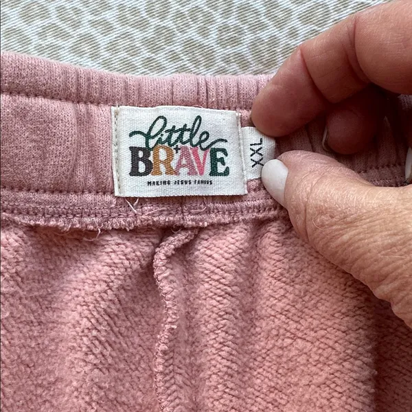 NWOT Little & Brave Make Jesus Famous Salmon Shorts Embroidered Logo size XXL - Image 2