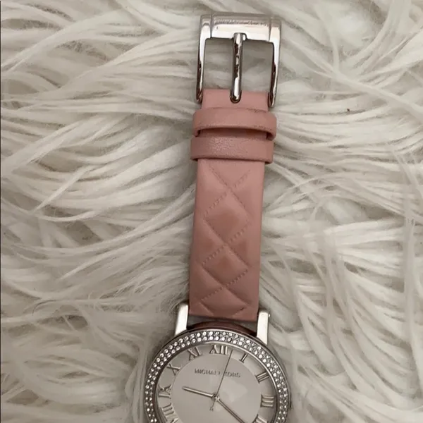 MOVING SALE! Blush pink and silver Michael Kors watch - Image 4