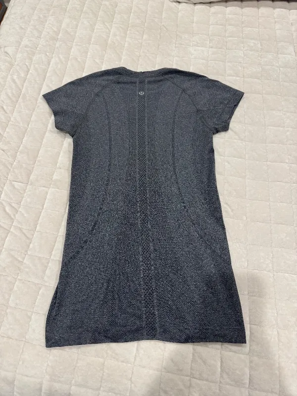 Lululemon Swiftly Tech Short Sleeve Crew Heathered Black - Image 4