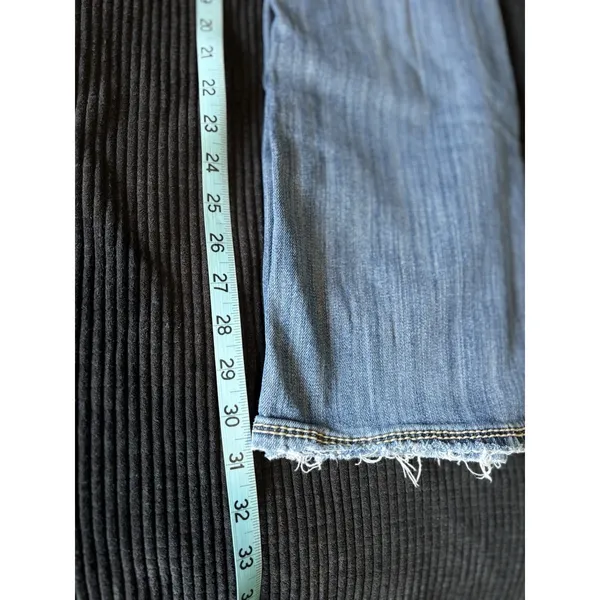 Silver Jeans Suki 17" Surplus Light Wash Low Rise Embroidery‎ Size 31x33 Western - Image 9