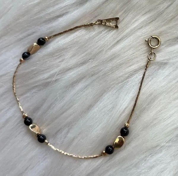 Vintage Amway onyx beads gold tone bracelet - Image 3