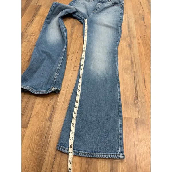 Old Navy Higher High-Rise Flare Jeans Women's 6 Medium Wash Stretch Denim - Image 7