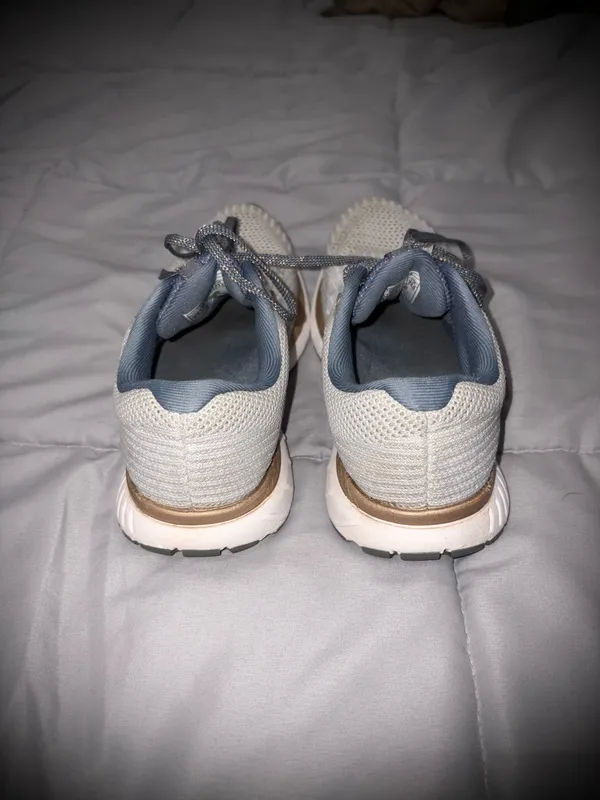 Brooks Women's Revel 3 Running Shoes Sz 6.5 - Image 4