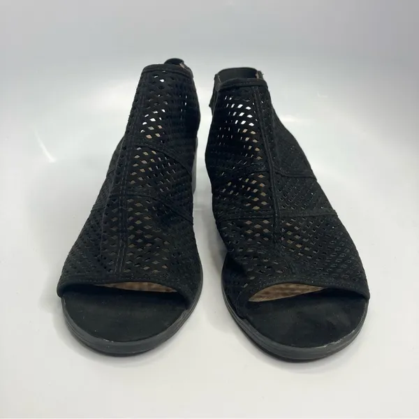 American‎ Eagle Outfitters laser cut peep toe shoes size 8 - Image 2