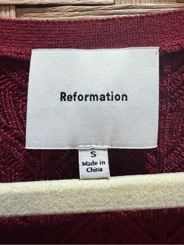 Reformation V- Neck Button Front Pointelle Cardigan Sweater - Burgundy size S - Image 4