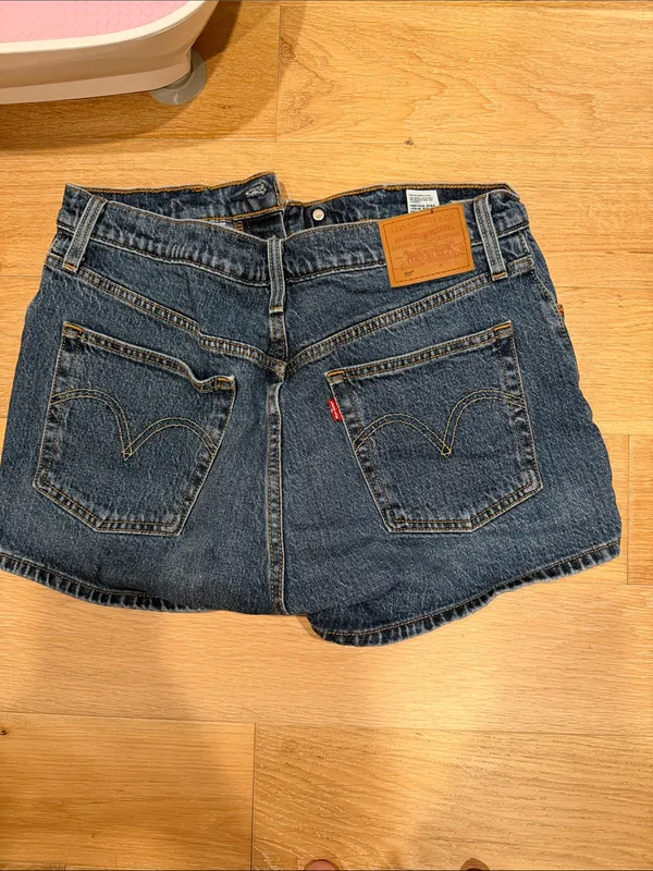 Levi's premium 501 Blue Denim High-Rise Jean Shorts 30‎ - Image 2