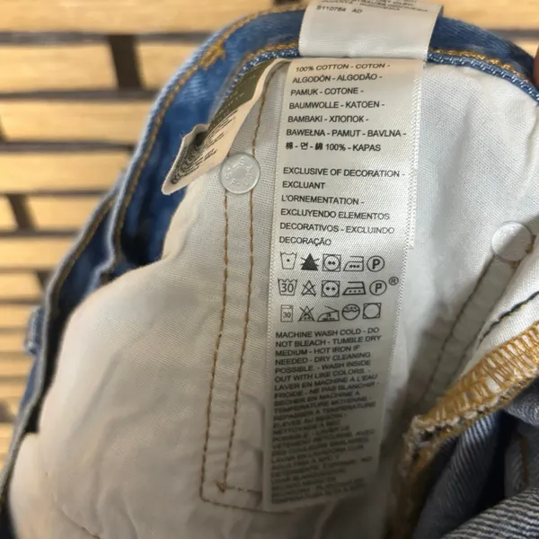 Levi‎ Strauss Jeans SIze 28 - Image 8