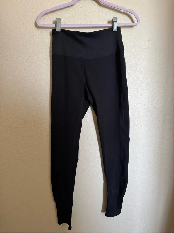 Alo Alosoft Lounge Leggings Size Medium in Black Rib Yoga Athleisure - Image 4