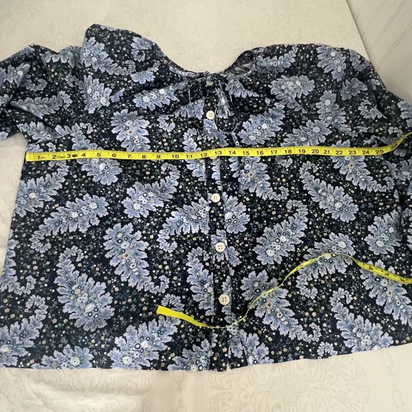 Collection tie-sleeve button-front top in Ratti® Pacific paisley XXL - Image 9