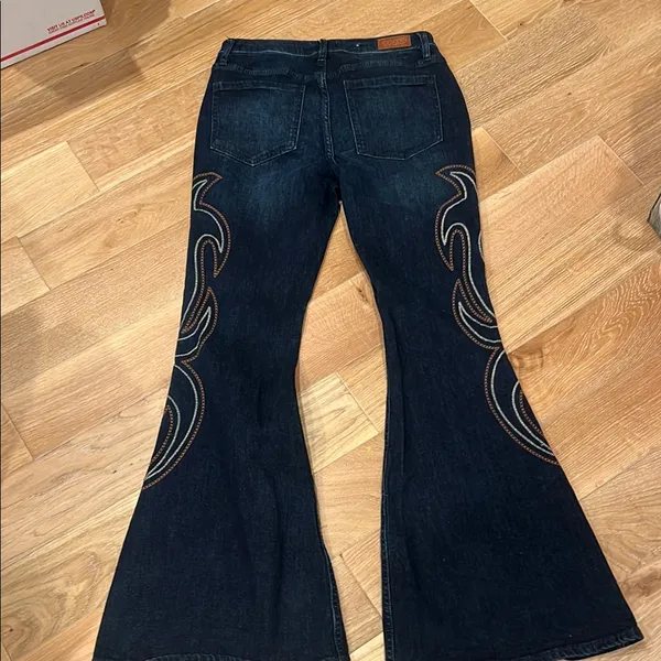 Shyanne Women'S Dark Wash Mid Rise Embroidered Flare‎ Jeans 31 - Image 6