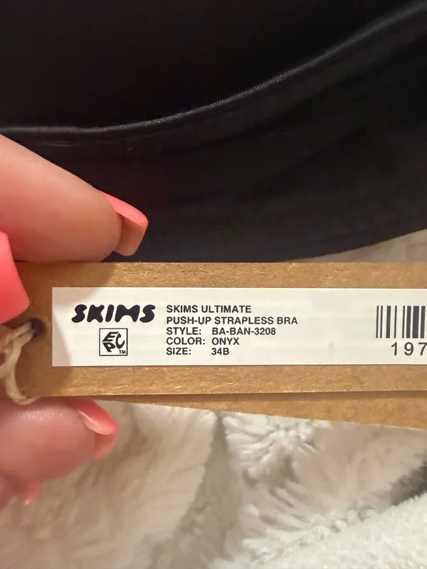 NWT SKIMS ULTIMATE STRAPLESS PUSH UP BRA 34B ONYX $64 Retail! - Image 2