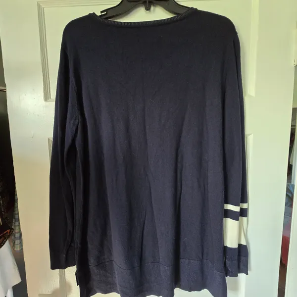 FIGS Navy Crewneck Sweater with Cream Sleeve Stripes - Image 4