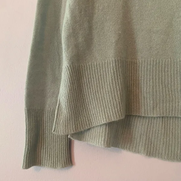 Theory Light Blue Cashmere Knit Crewneck Sweater Lightweight Minimalist Small - Image 4