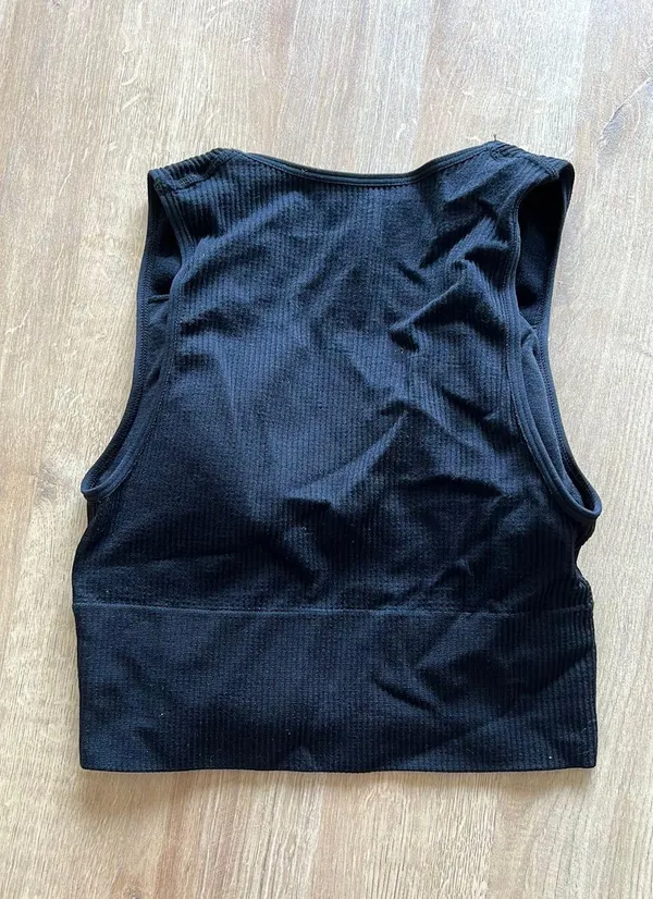 Amazon seamless v-neck crop top - Image 5