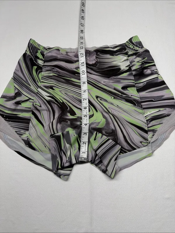 Lululemon Hotty Hot High-Rise Short 4" *Special Edition - Image 9