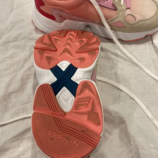 Woman’s Adidas Torsion sneakers - Image 4